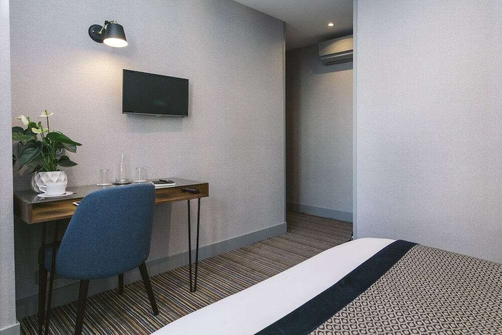 Фото Hotel Saint Christophe Paris