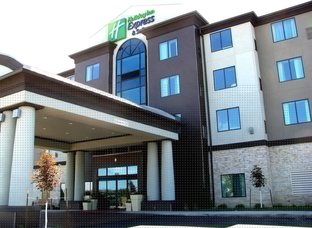 Фото Holiday Inn Express and Suites Kansas City Airport, an Ihg Hotel