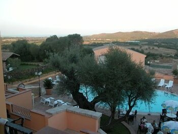 Фото Albergo Residenziale Li Troni