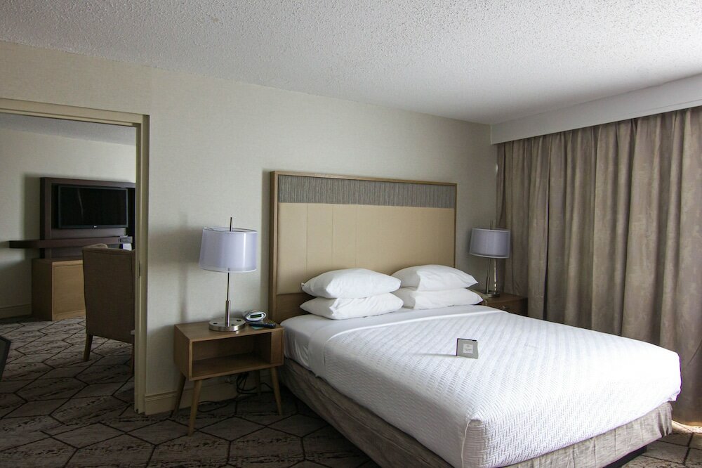 Фото Crowne Plaza Syracuse