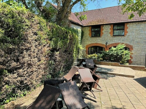 Гостиница Walnut Tree Hotel