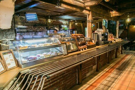 Telefon orqali Alekseevskaya metro bekatidagi fohishalar