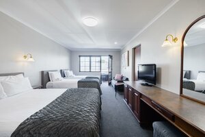 Гостиница Adelaide Inn