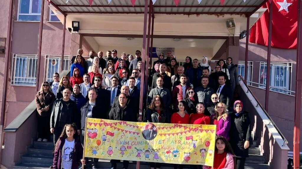 School Fatin Rustu Zorlu Middle School, Kayseri, photo