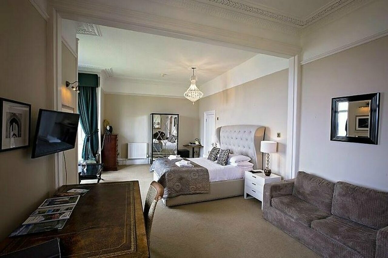 Фото Bayswell Park Hotel