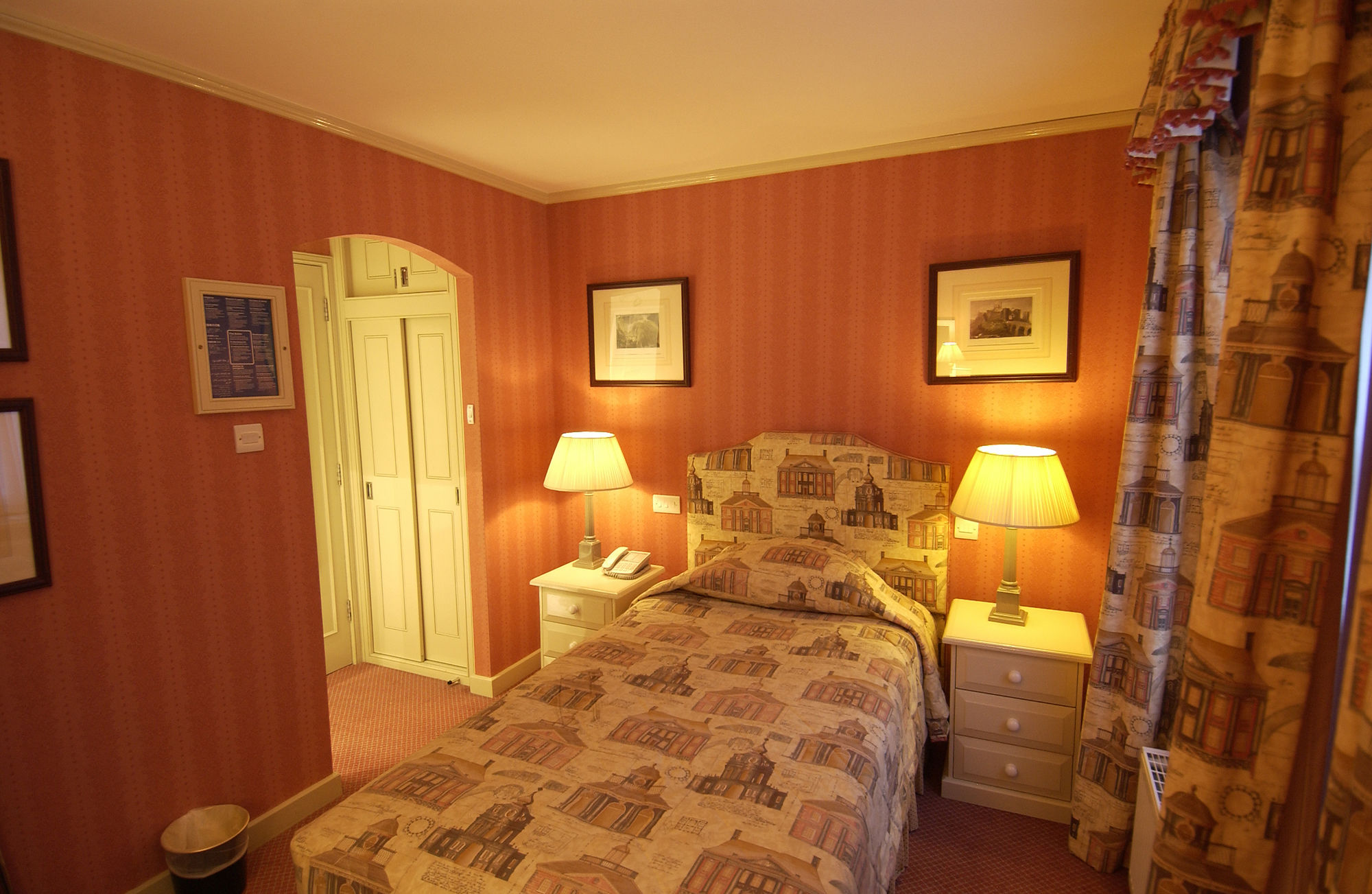 Фото Cotswold Lodge Hotel