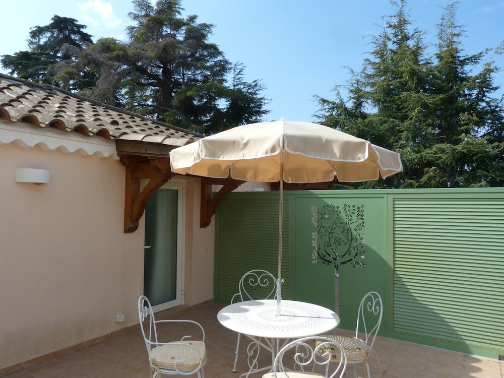 Фото La Bastide de l'Oliveraie