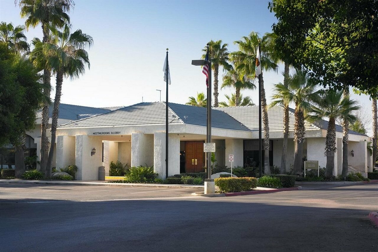 Фото Four Points by Sheraton Bakersfield