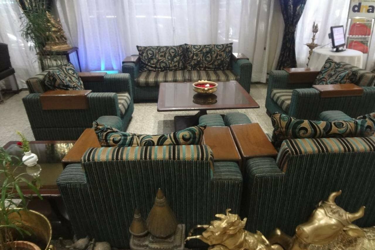 Фото Hotel Midtown Pritam