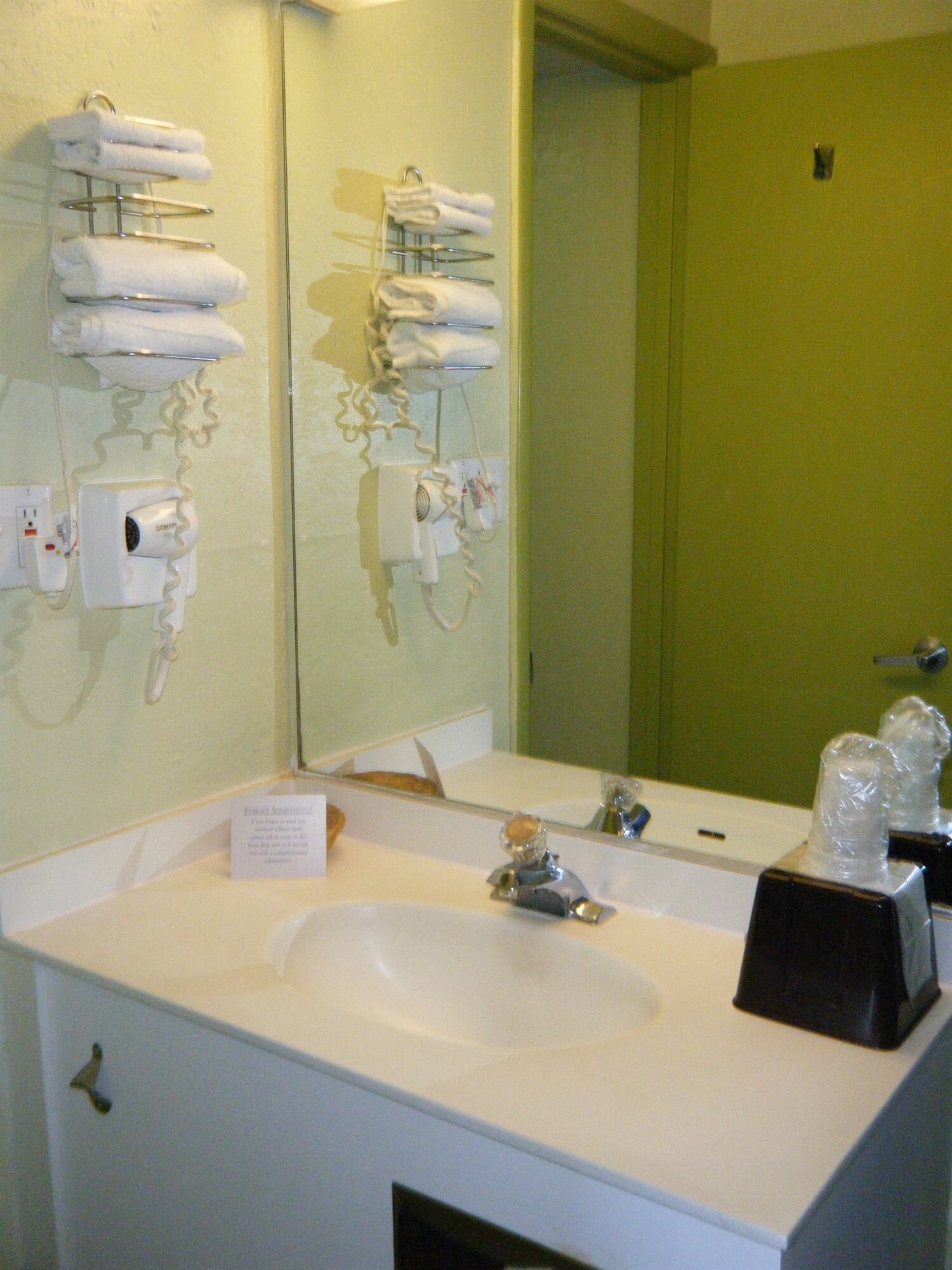 Фото Days Inn & Suites by Wyndham Springfield on I-44