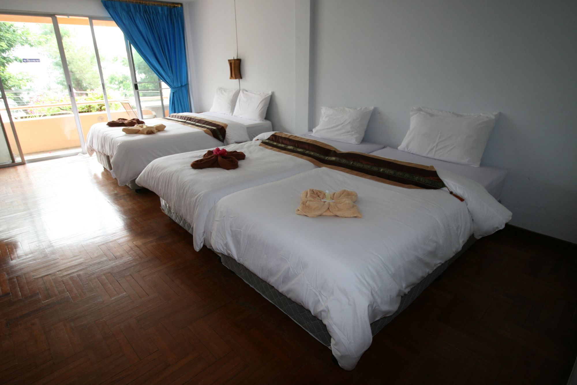 Фото Beachfront Hotel Cha Am