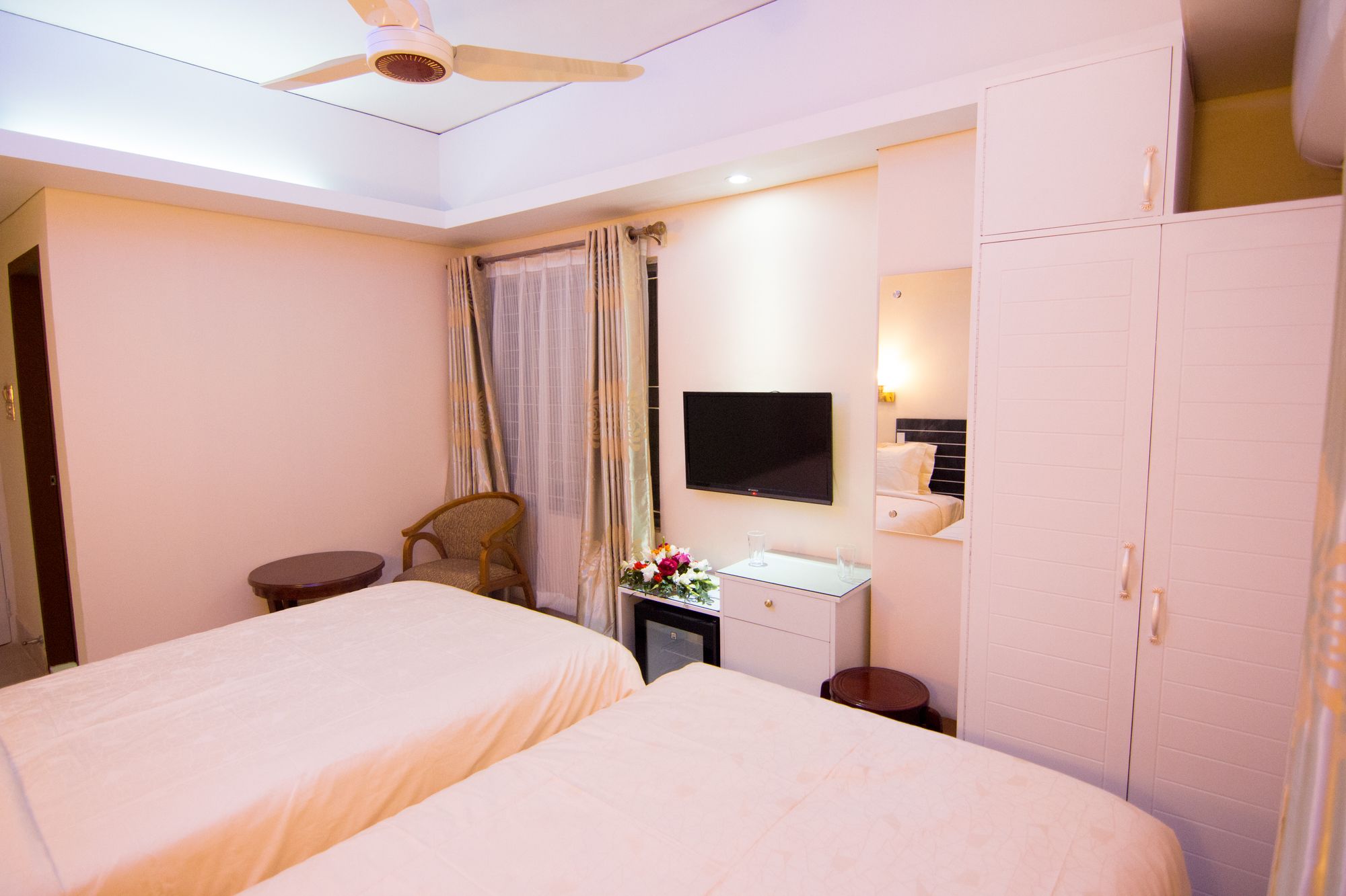 Фото Hotel Shuktara