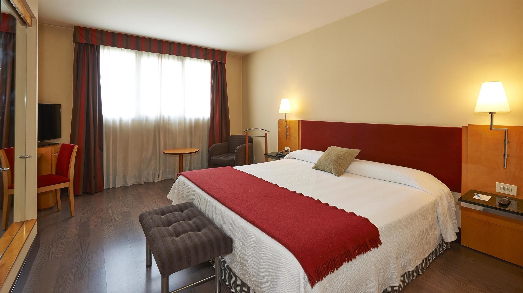 Фото Nh Ciutat de Reus