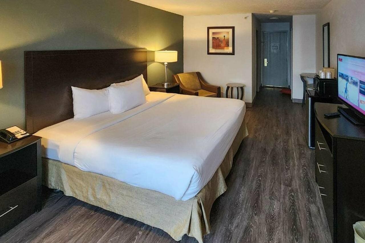 Фото Le Ritz Hotel and Suites