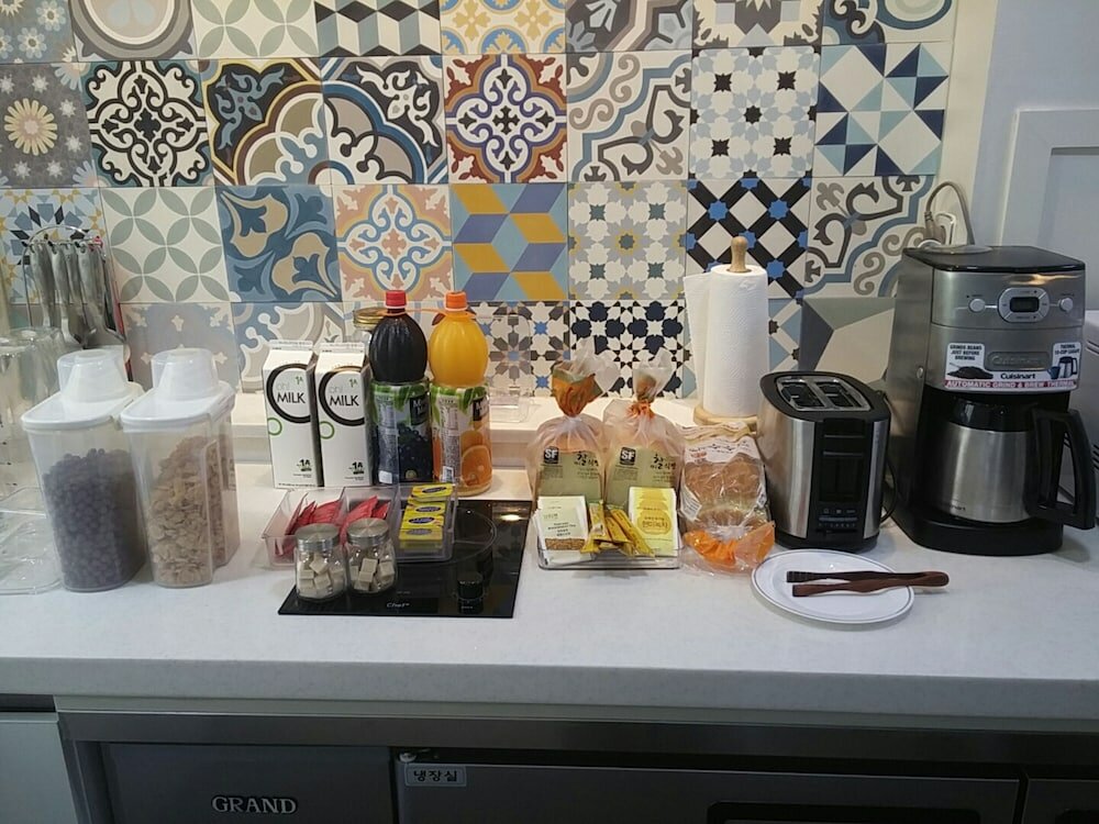 Фото K-Guesthouse Myeongdong 1