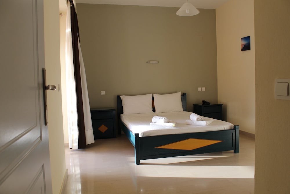 Фото Adonis Hotel