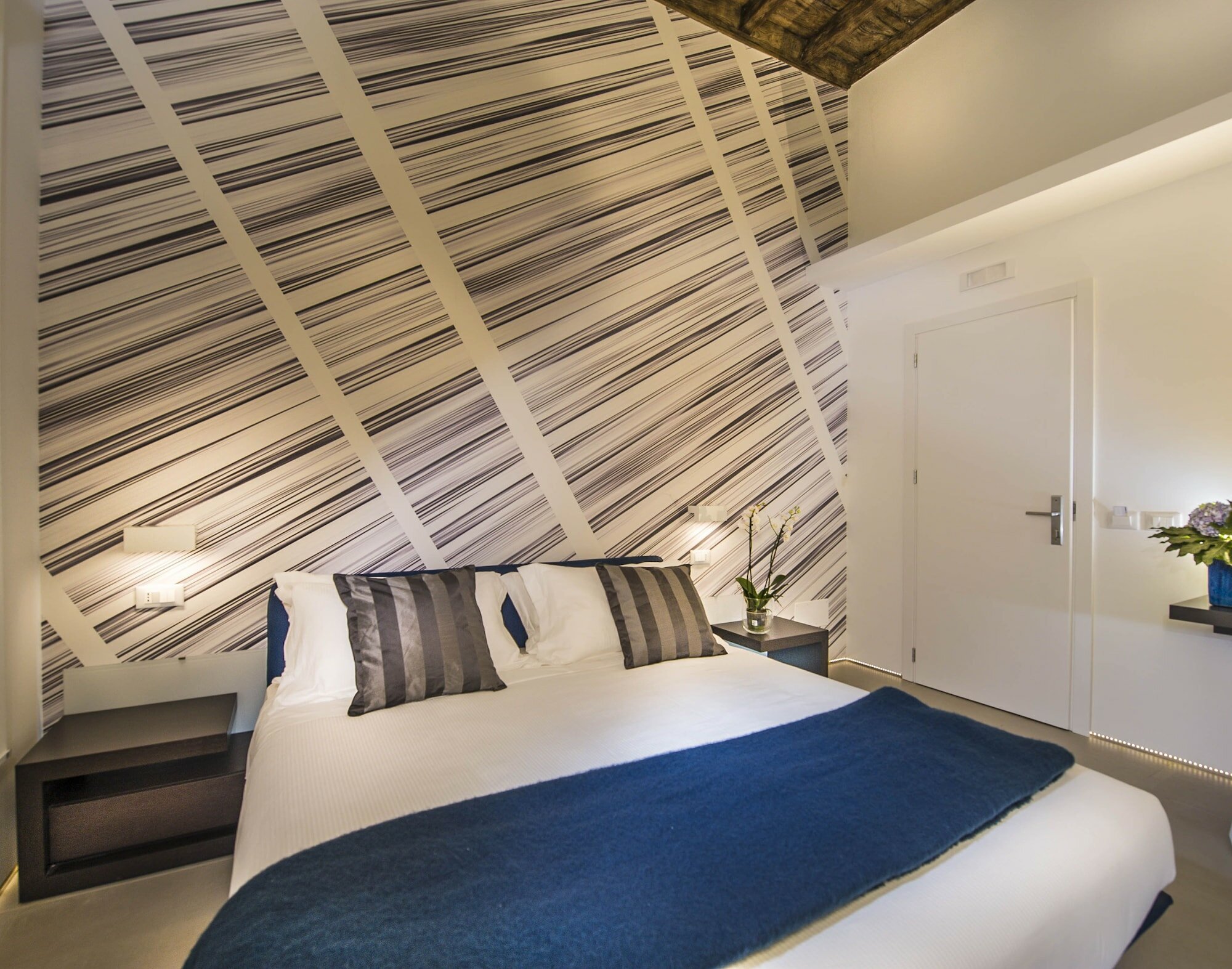 Фото First Floor