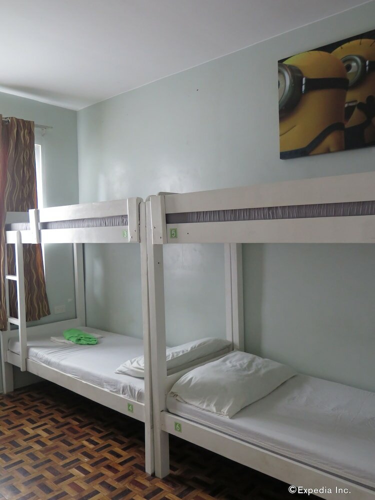 Фото Tr3ats Guest House Bohol - Hostel