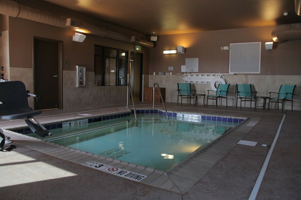 Фото Teddy's Residential Suites Watford City