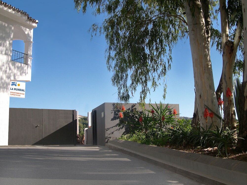 Фото Apartamentos Turisticos La Mundial