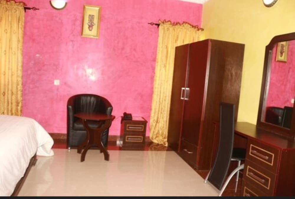 Фото Cute Villa Hotel and Suites