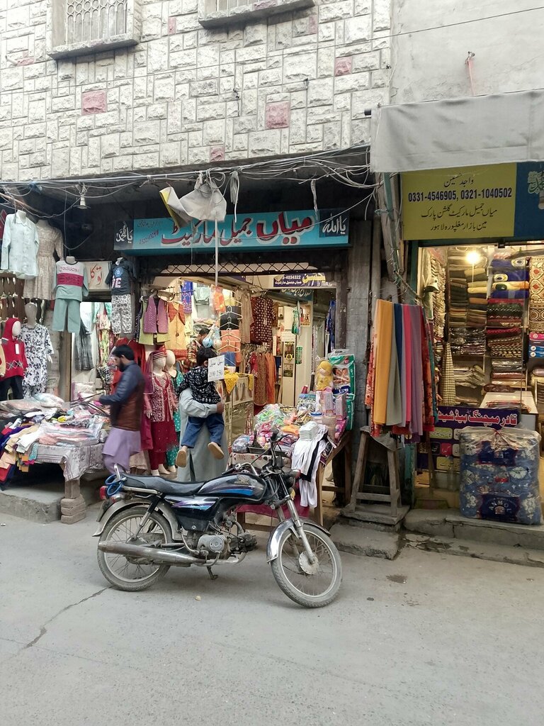 Clothing store Mian Jamil market, Lahore, photo