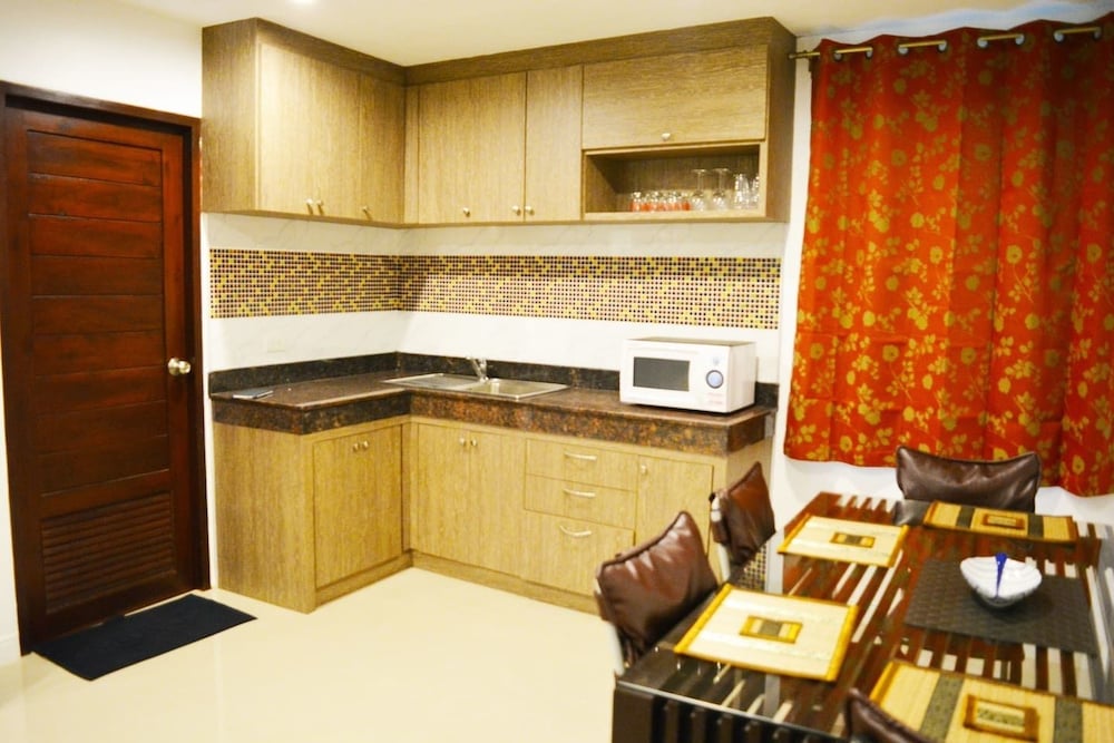 Фото Serena Sathorn Suites