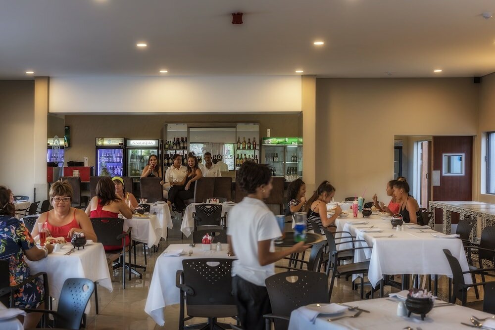 Фото Springbok Inn by Country Hotels