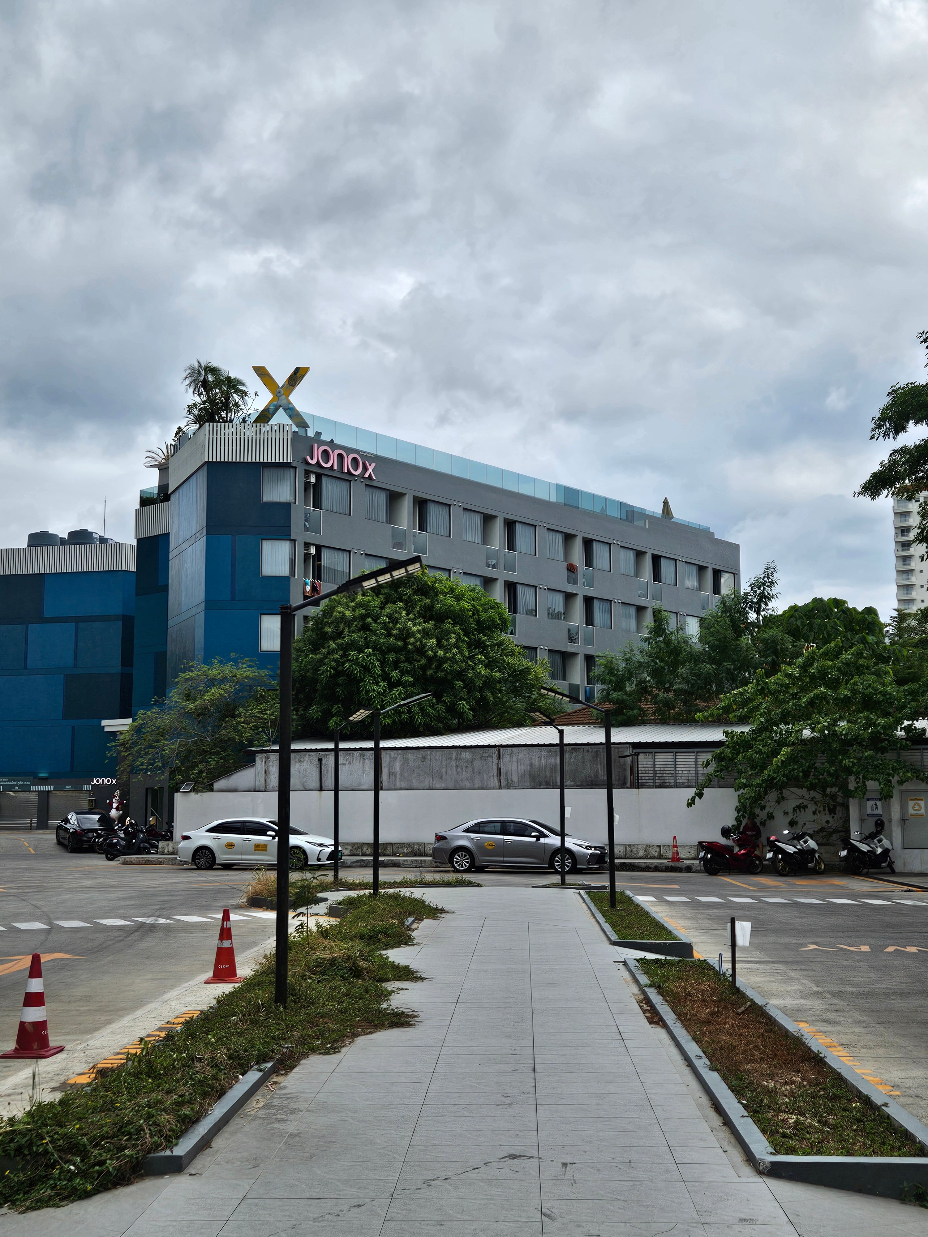 Фото JonoX Phuket Karon Hotel