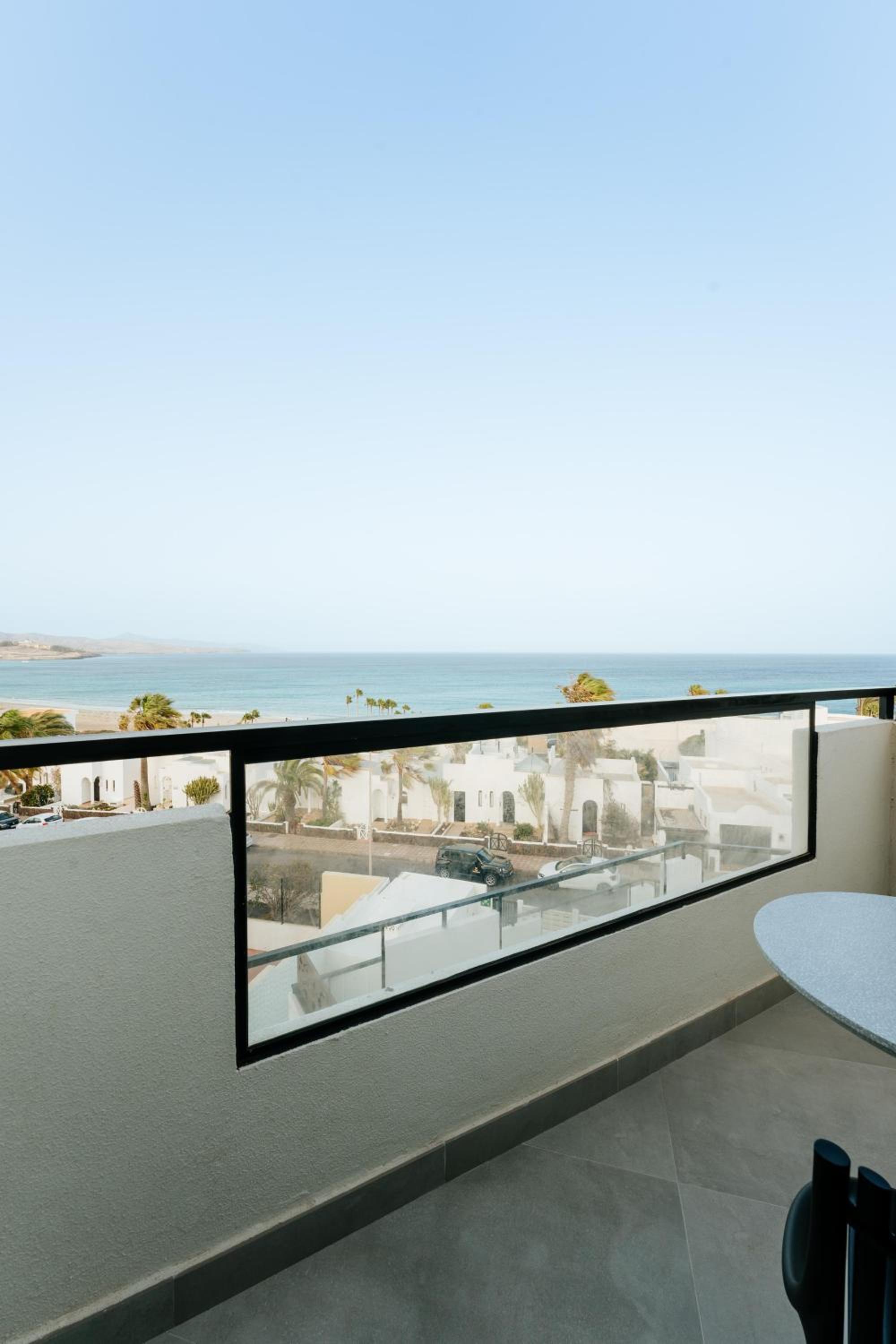 Фото R2 Higos Beach Apartments