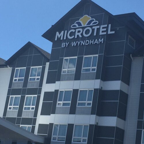 Гостиница Microtel Inn & Suites by Wyndham Sudbury