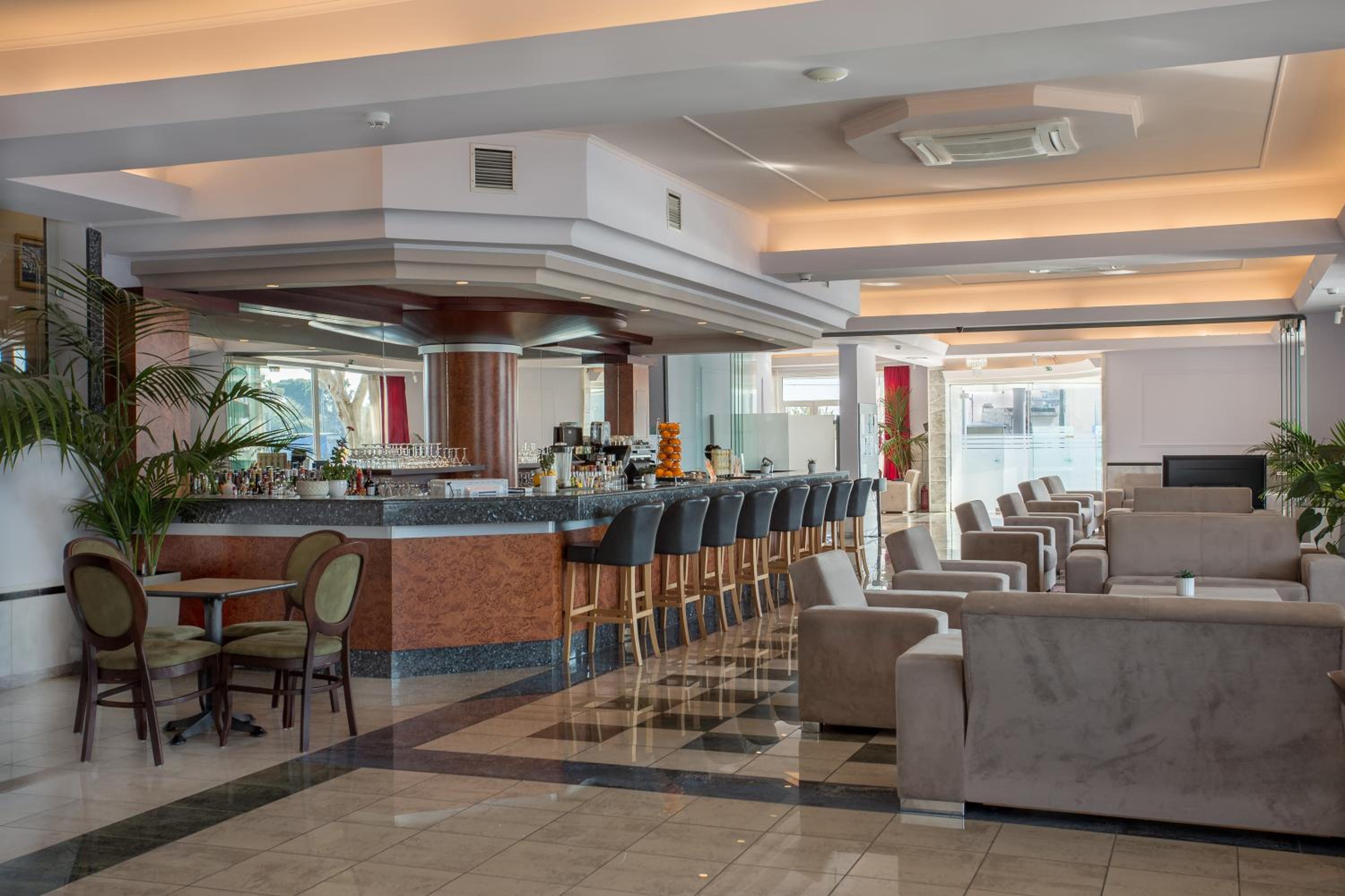 Фото Kosta Palace City Hotel