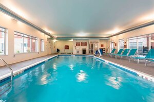 Гостиница TownePlace Suites by Marriott Louisville North
