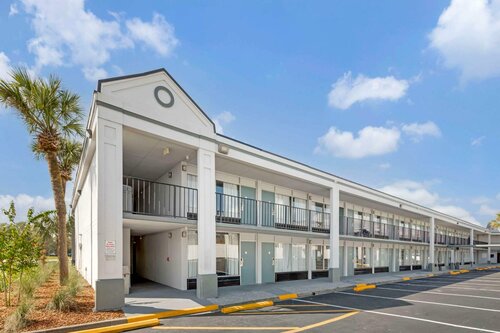 Гостиница Zen Living Suites Extended Stay - Jacksonville - Orange Park в Джэксонвилле