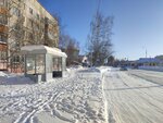 Улица Мелик-Карамова (Khanty-Mansi Autonomous Area, Surgut, Melik-Karamova Street), parada de transporte público