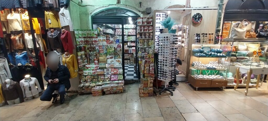 Convenience store Grand Bazaar Quilters Gate, Istanbul, photo