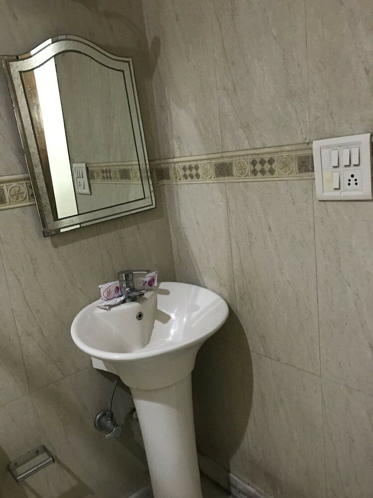 Фото Hotel Tjs Royale