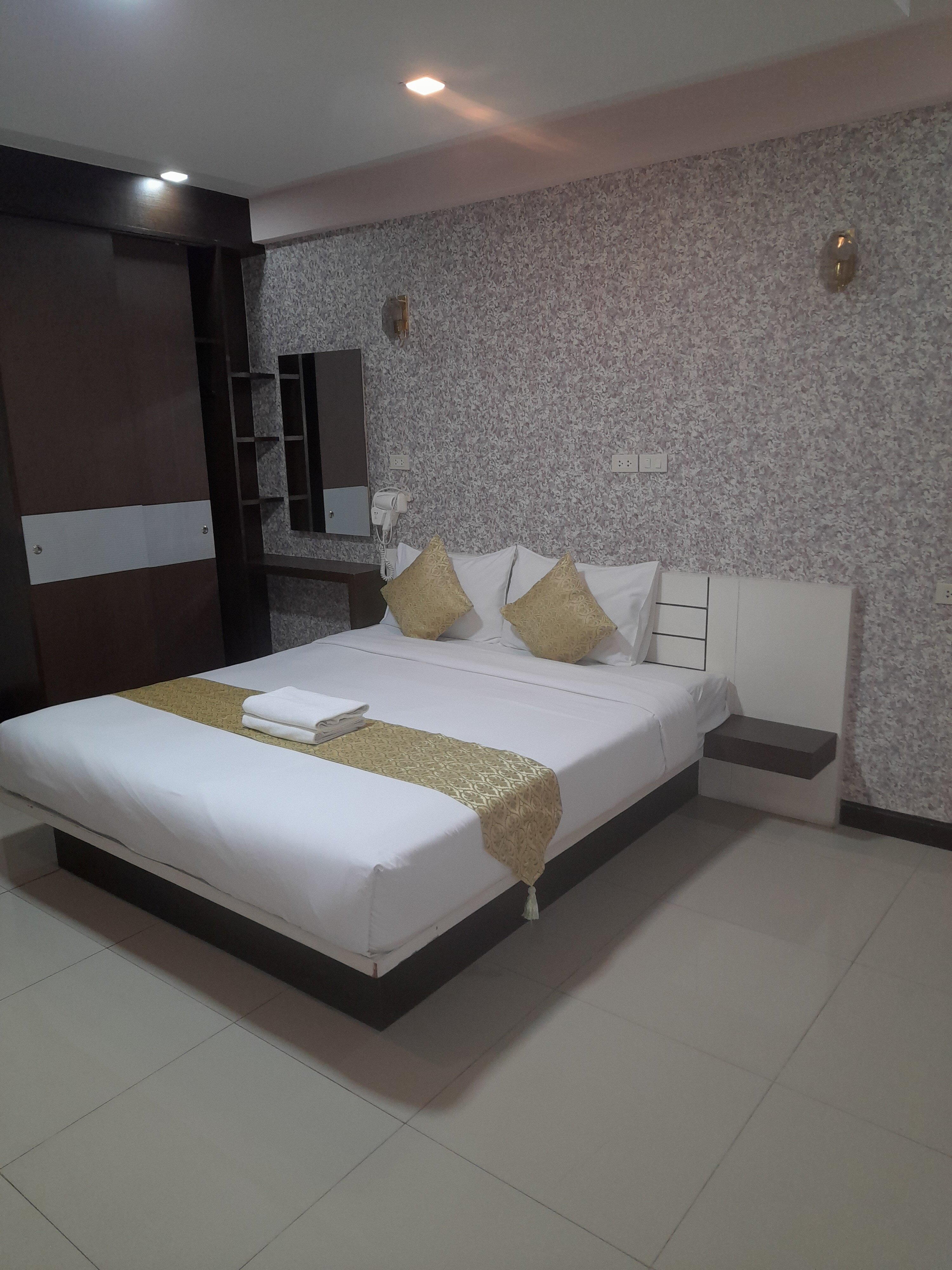 Фото Gold Airport Suites