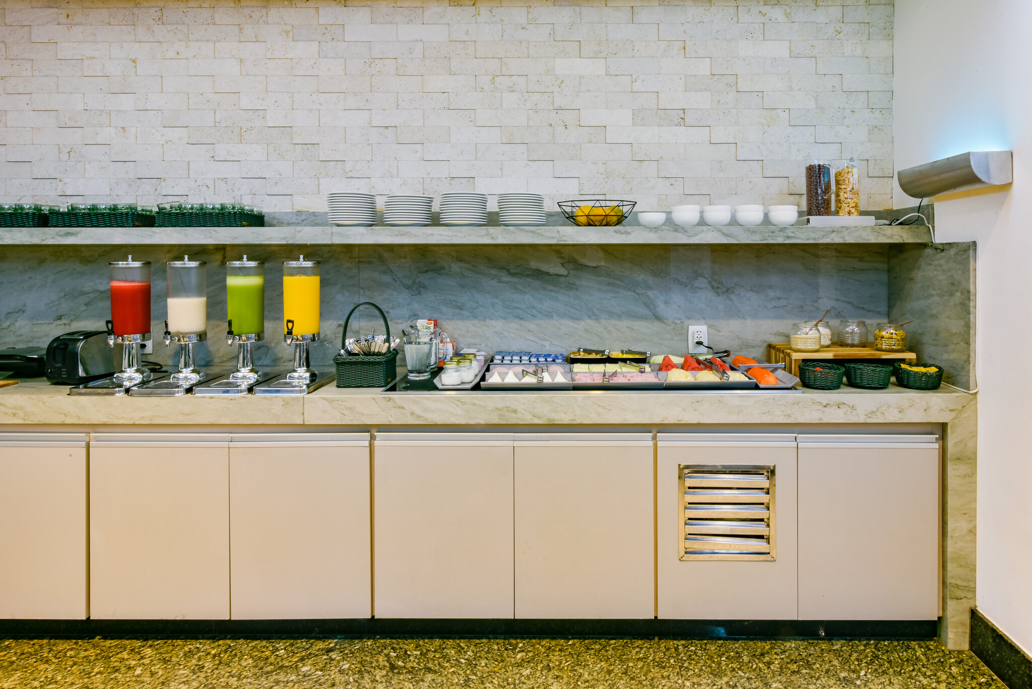 Фото Plaza Inn Breeze Aeroporto