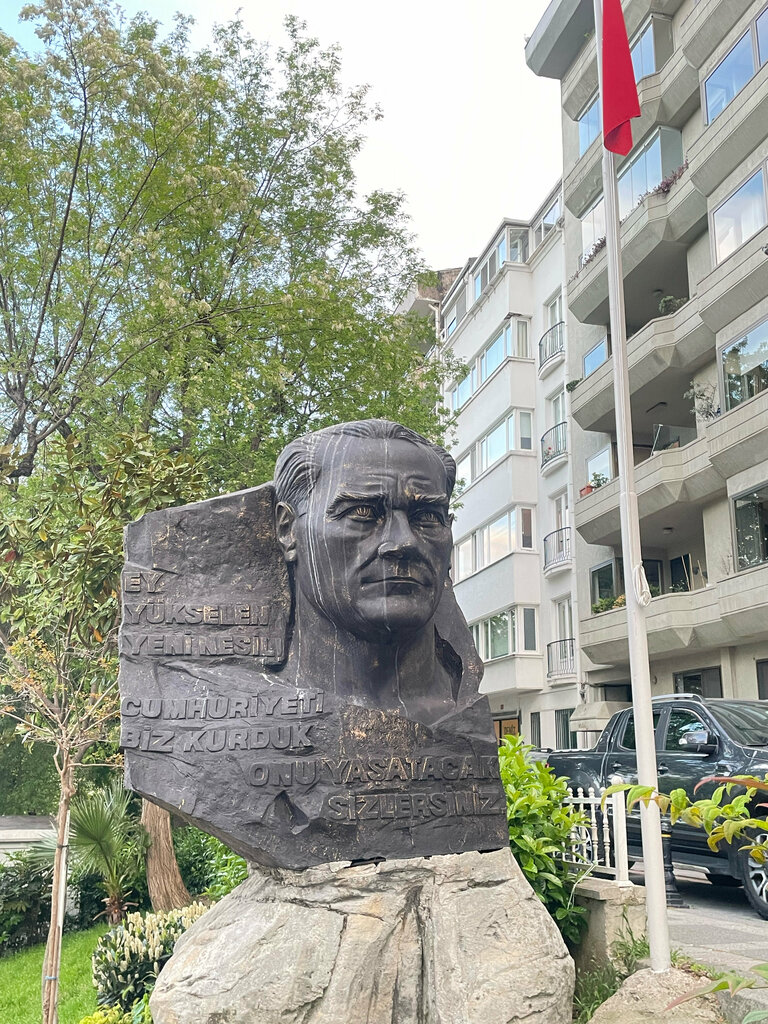 نصب تذكاري للحرب، مقبرة جماعية Mustafa Kemal Ataturk Monument ، اسطنبول، صورة