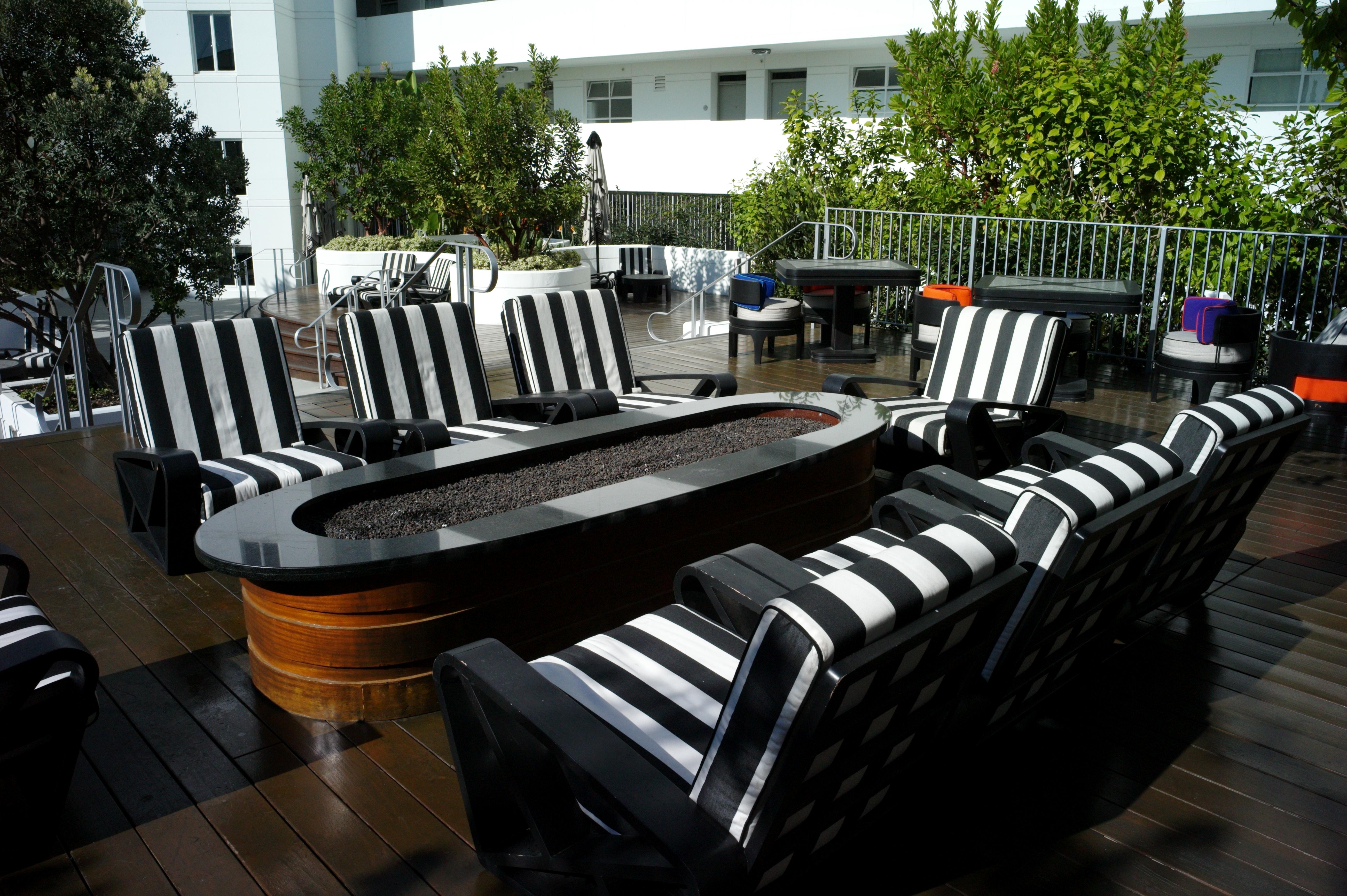 Фото Hotel Shangri La Santa Monica