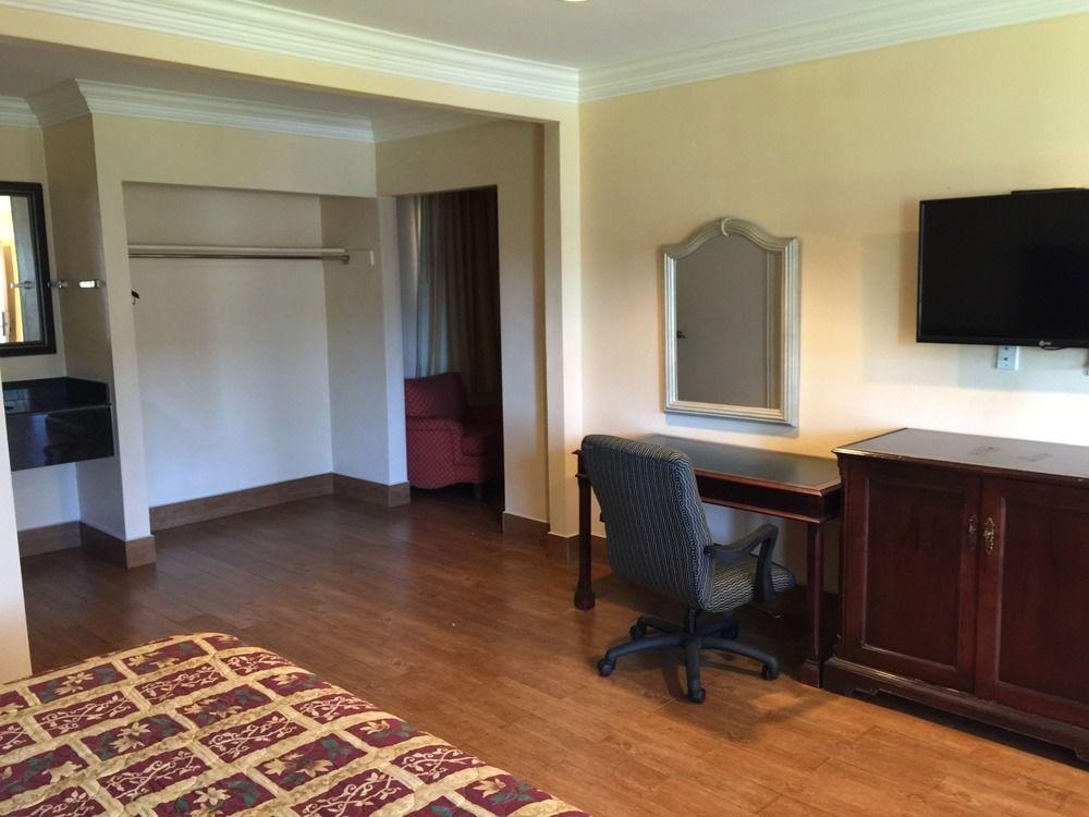 Фото Hyland Motel Van Nuys