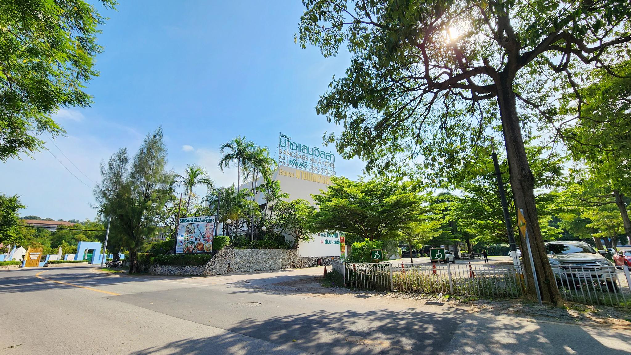 Фото Bangsaen Villa Hotel