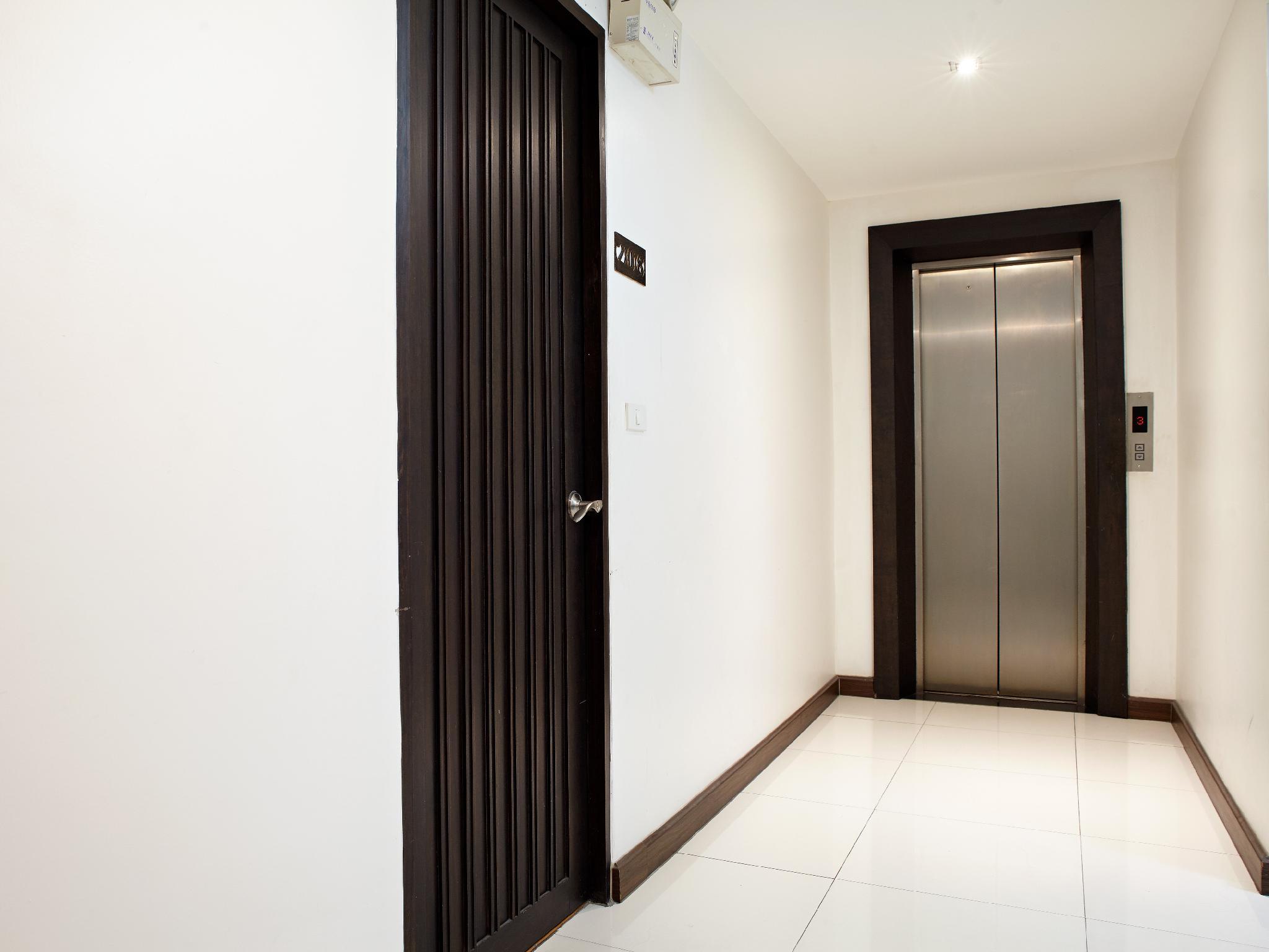 Фото White House Asoke Sukhumvit 18