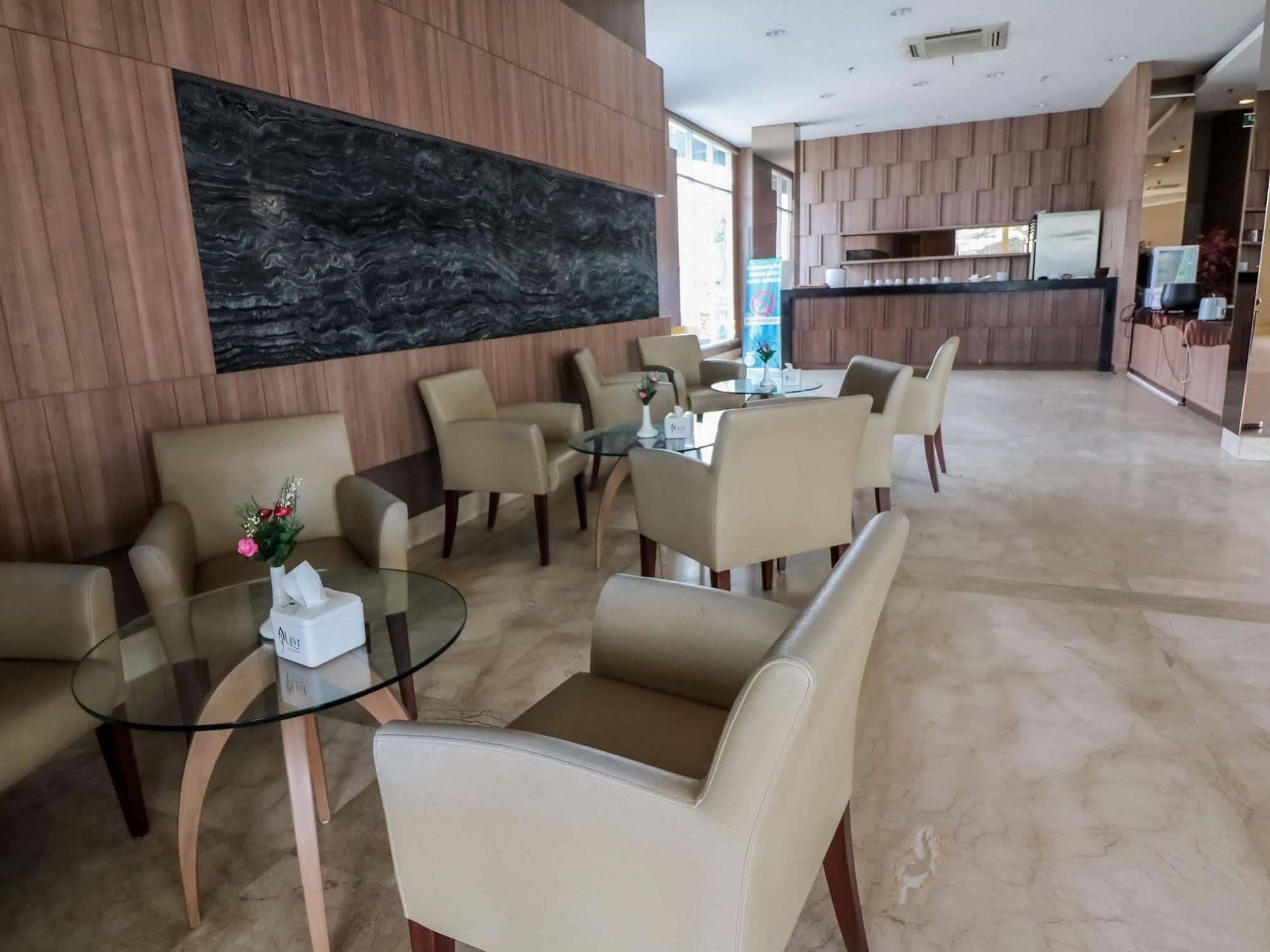Фото Hotel 61 Medan