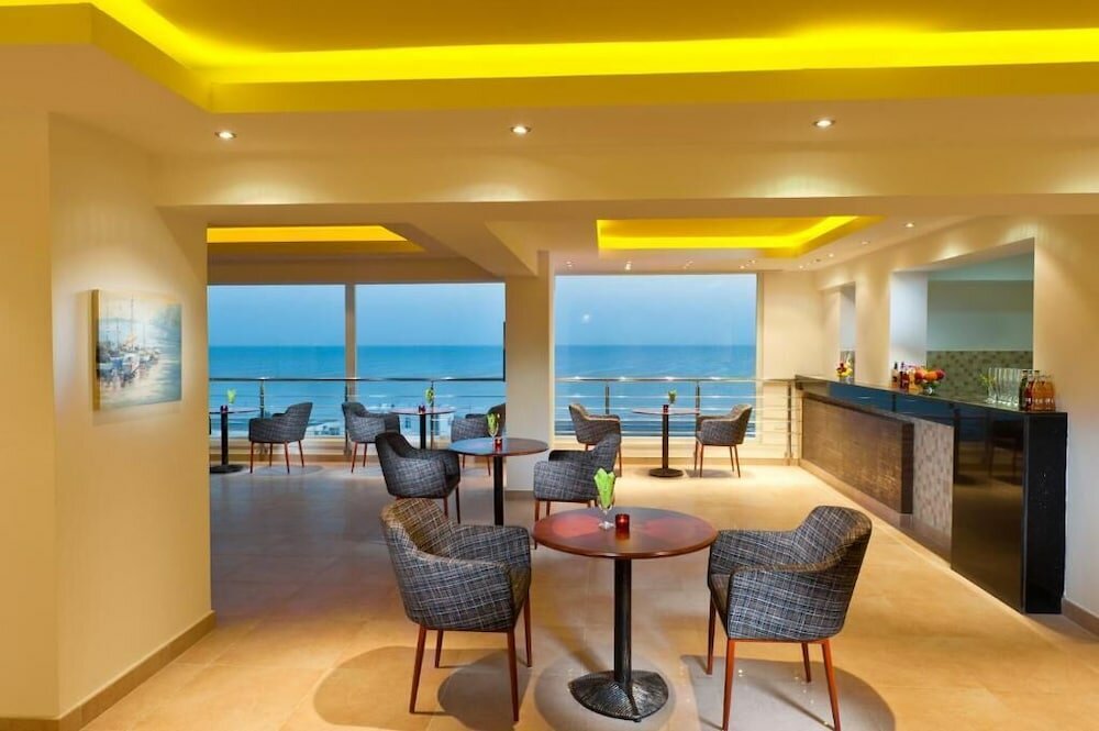 Фото Al Hail Waves Hotel Managed by Centara