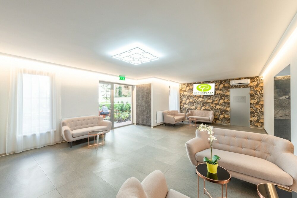 Фото Corvin Plaza Apartments and Suites
