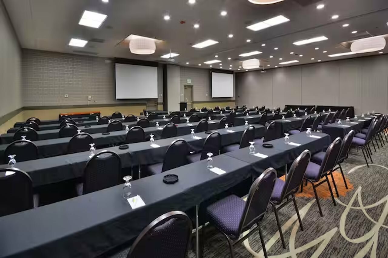 Фото Embassy Suites by Hilton Denver Central Park