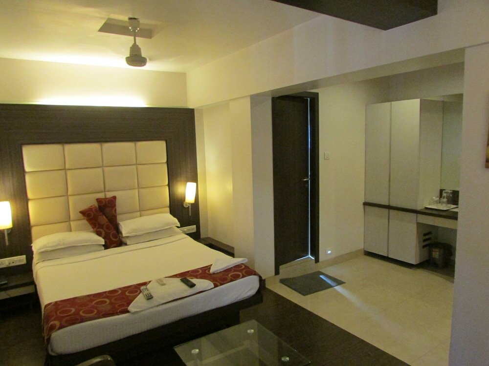Фото Hotel Mourya Residency