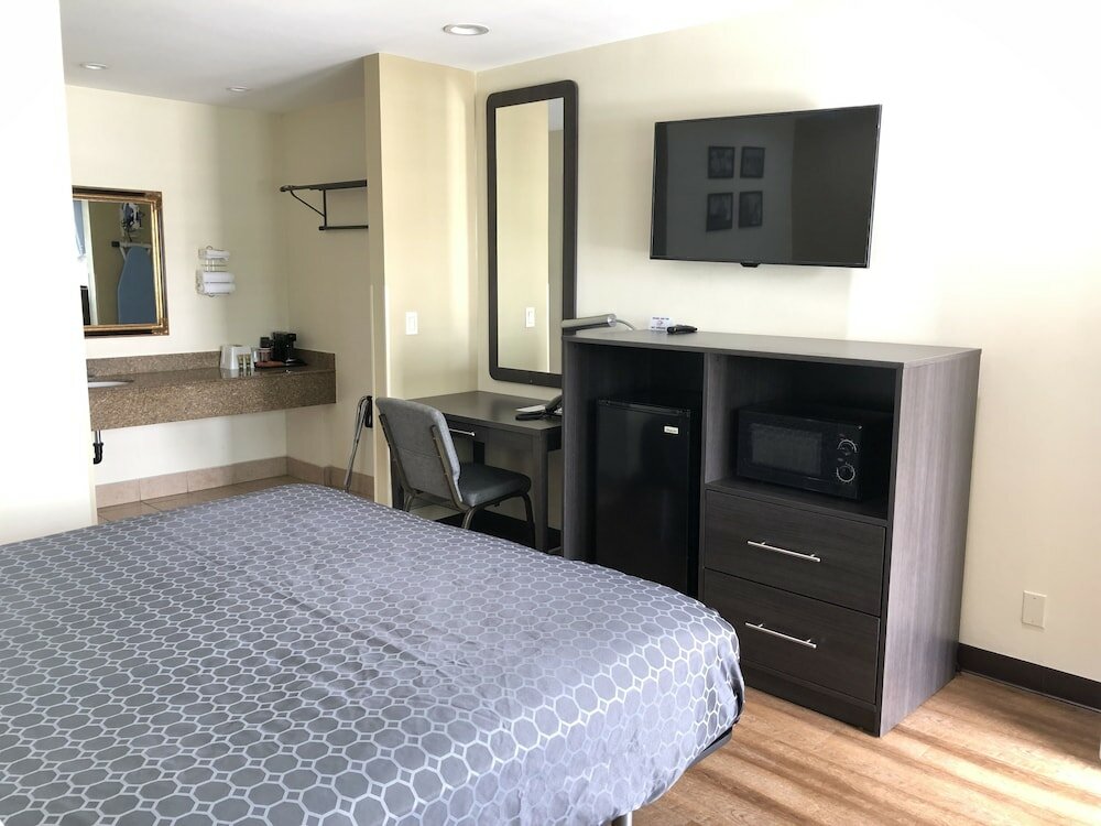 Фото Simply Home Inn & Suites